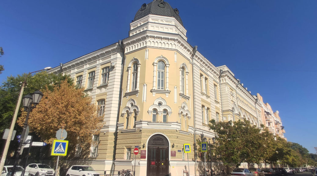 Здание Мариинской гимназии в Астрахани